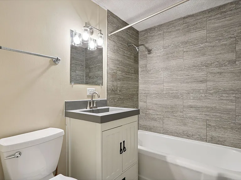 1614 W Union St — Photo 16