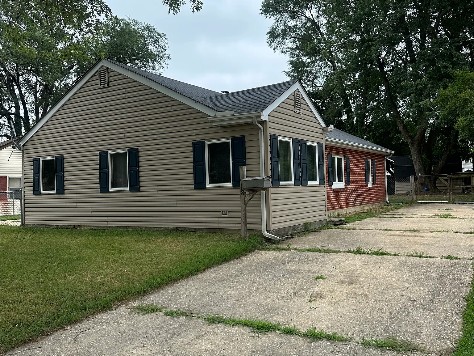 3 bed, 1112 sqft, $1,900 — Photo 2