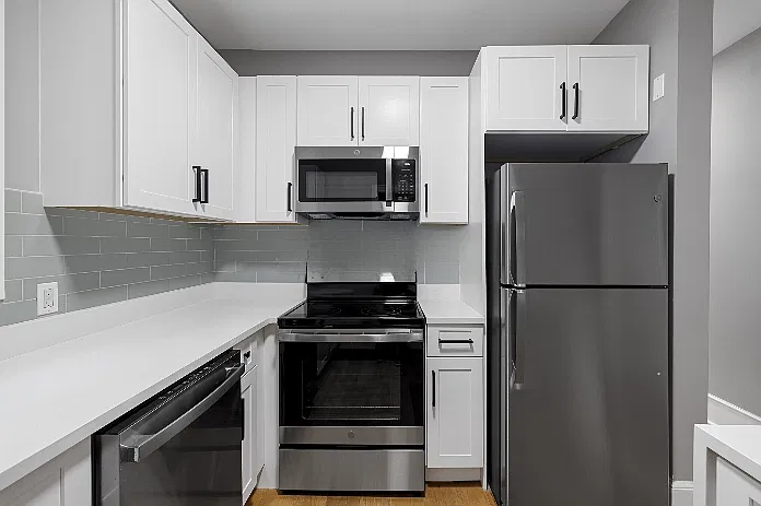 4 bed, 9999 sqft, $8,500 — Photo 2
