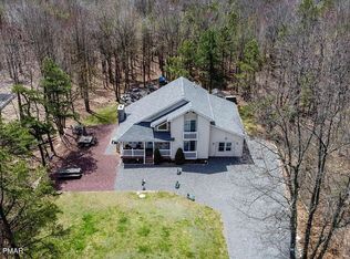416 Mountain Top Lake Rd, Long Pond, PA 18334