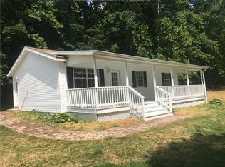 8 Pondview Ln, Sissonville, WV 25320
