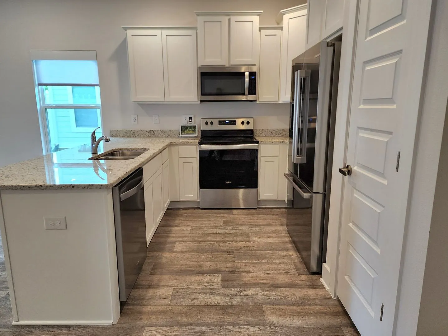 3/2.5 Townhome w/ Pool Community! — Photo 3