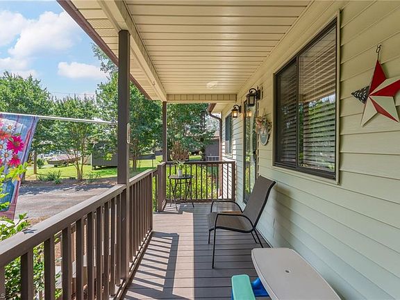 3rd image of 617 Alan Dr