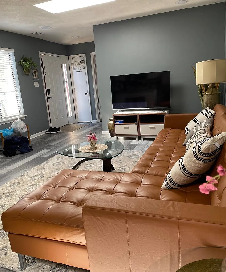 2 bed, 948 sqft, $2,100 — Photo 1