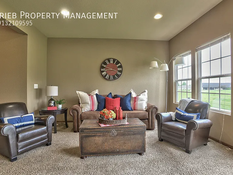 856 S Woodson Ct — Photo 2