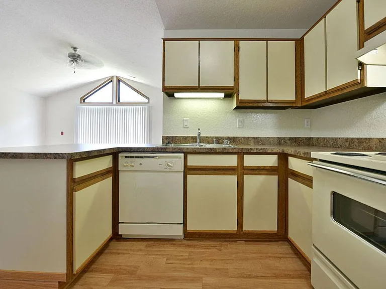 Tanglewood Apartments — Photo 88