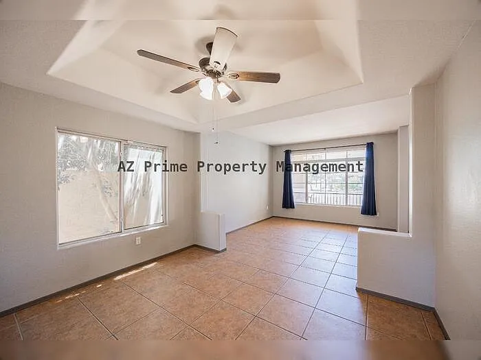 868 W Tremaine Ave — Photo 9