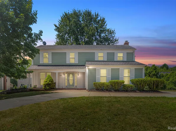 5994 Kingsfield Dr, West Bloomfield, MI 48322