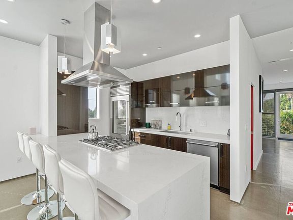 3rd image of 611 N Bronson Ave APT 10
