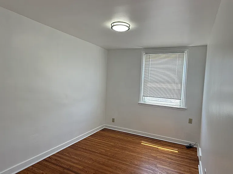 2922 Fanshawe St — Photo 16