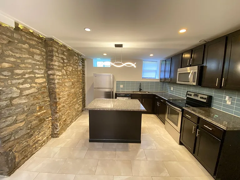 Dennison Ave 877 NCR — Photo 5