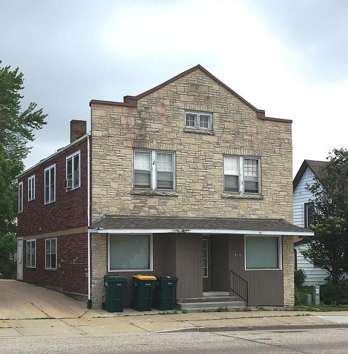 1st image of 214 Kettle Moraine Dr S