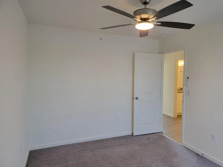4616 Commerce St — Photo 16