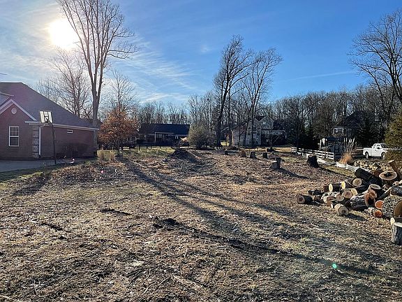 4th image of 526 Wood Lake Dr