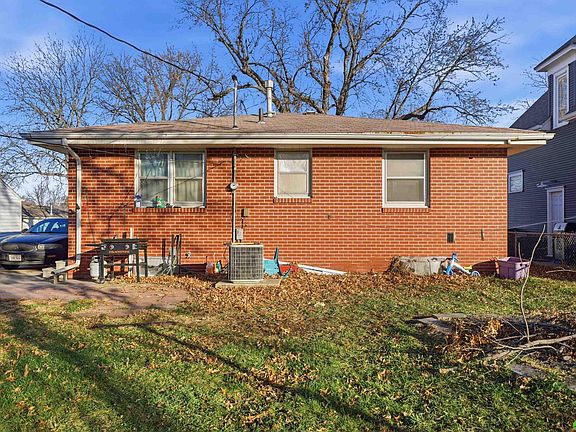 3rd image of 4625 Greenwood St