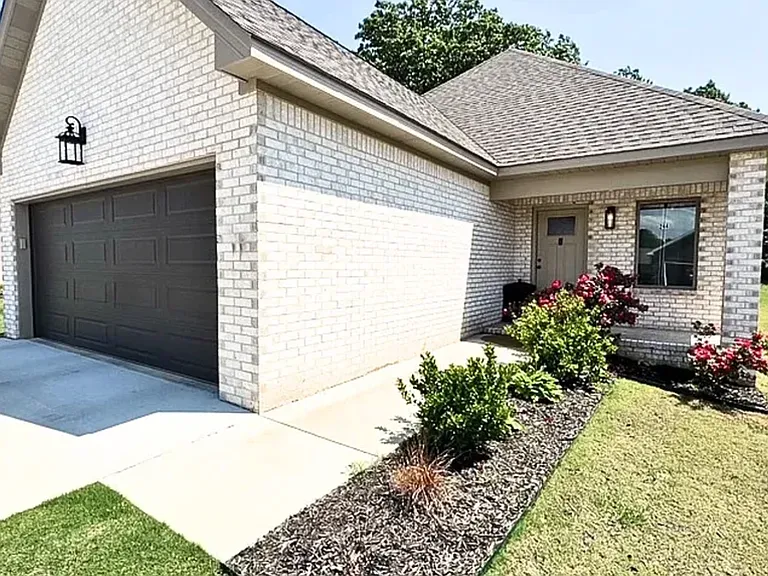 240 Wolf Den Ln — Photo 2