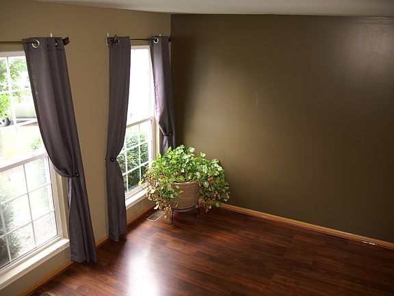 3rd image of 2039 Matthew Dr