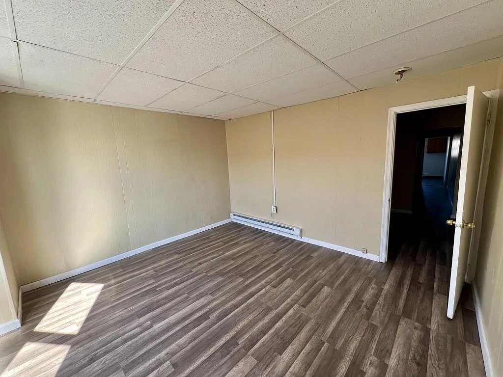 2095 Bridge St — Photo 2