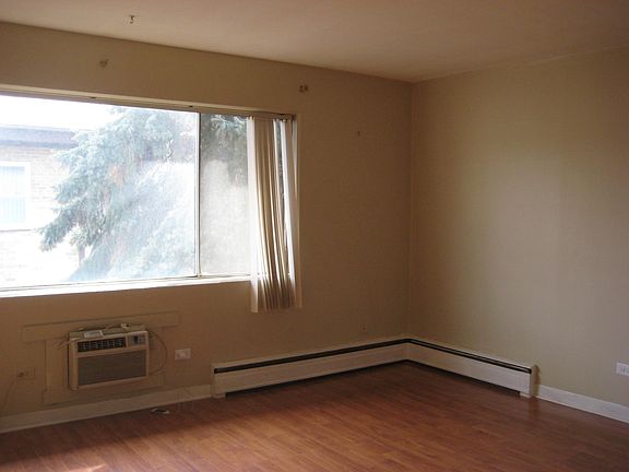 3rd image of 216 S Oak Park Ave APT 1