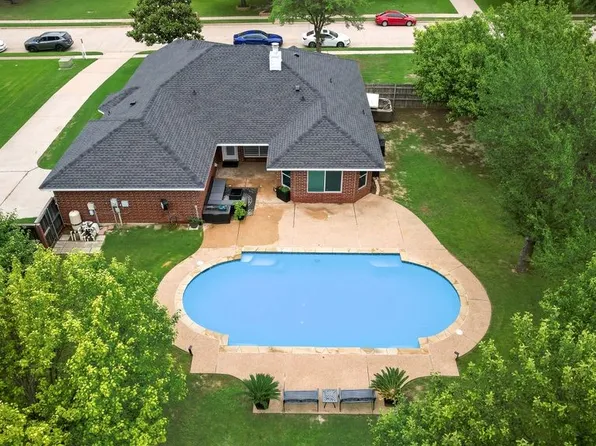 1130 High Knoll Dr, Midlothian, TX 76065
