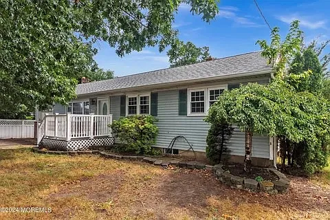 793 Bay Ave