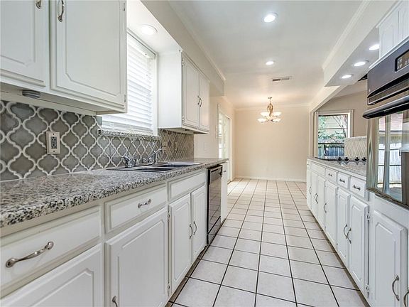 2nd image of 3001 Peppertree Pl