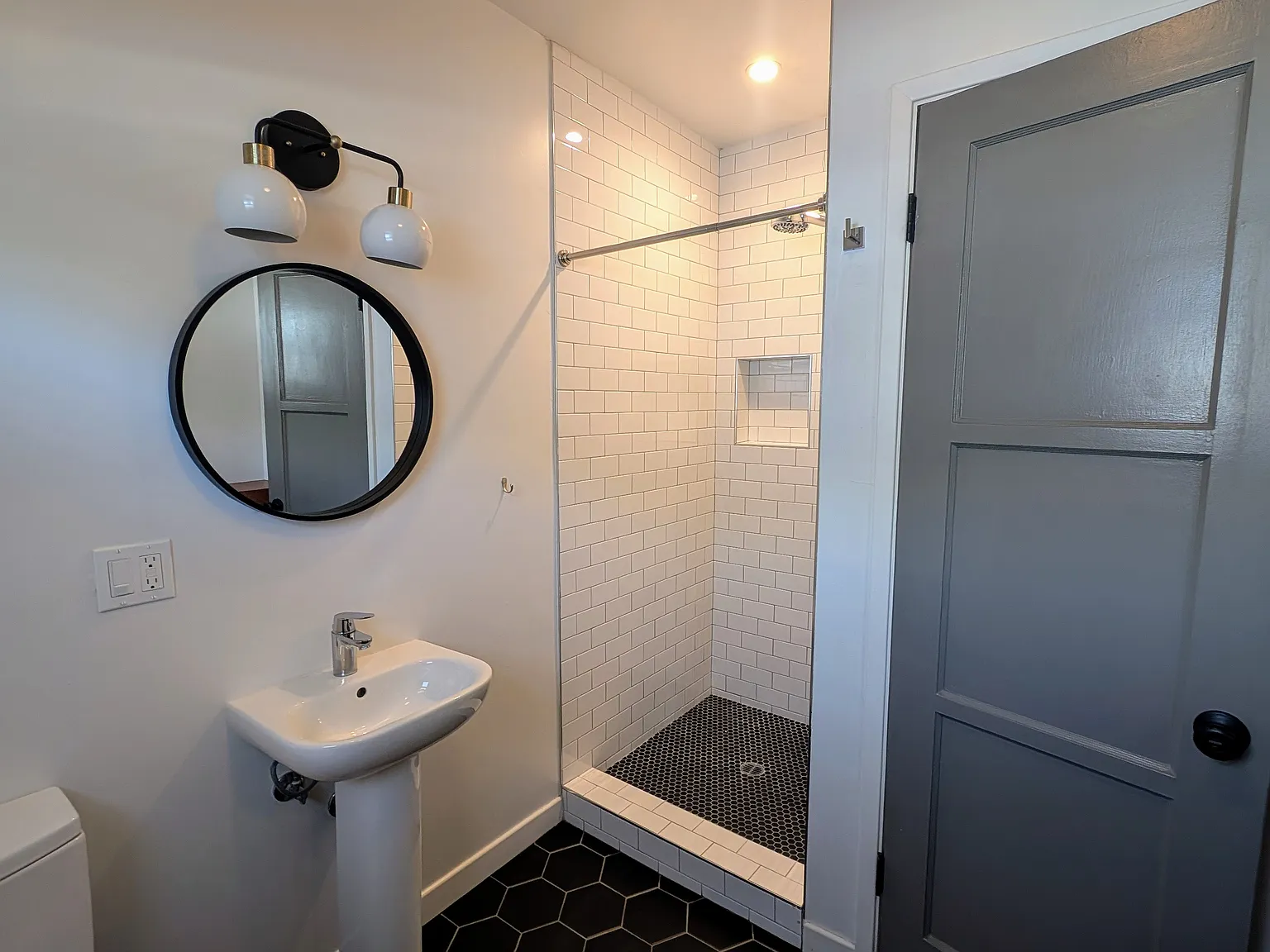 Studio, 425 sqft, $2,425 — Photo 4