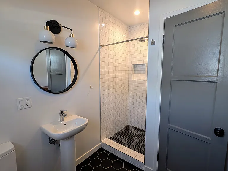 1731 Franklin St #2 — Photo 4