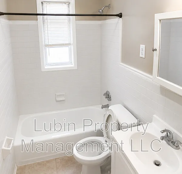 2037 Durham Ave — Photo 2
