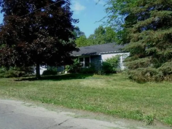 642 9th St, Michigan Center, MI 49254
