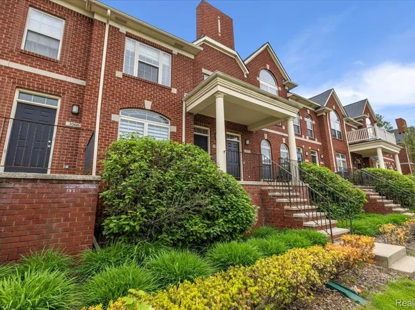 3070 Camden Dr, Troy, MI 48084