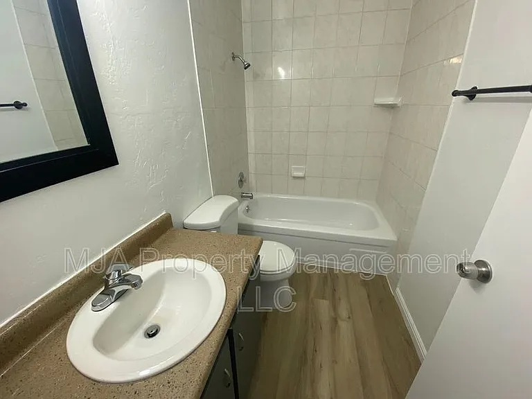 2517 S Lakecrest Dr #3 — Photo 10