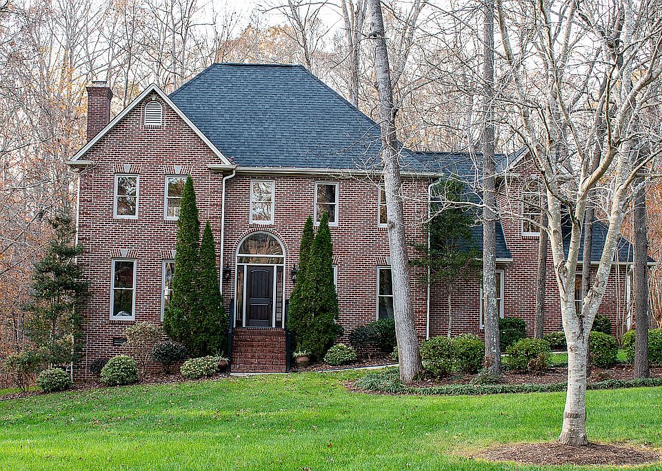 1st image of 215 Sue Ellen Ct
