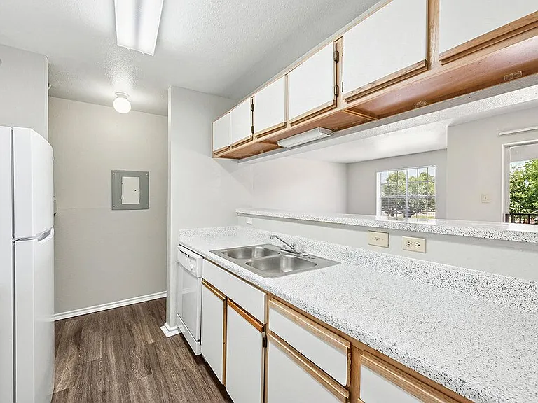Valley Trails Apartments — Photo 2