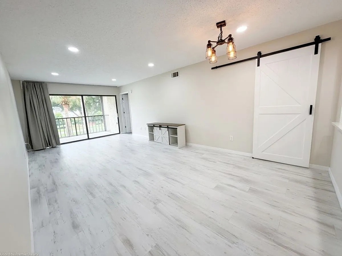 Ventura - 3457 Flossmoor - Ventura - 3457 Flossmoor — Photo 4