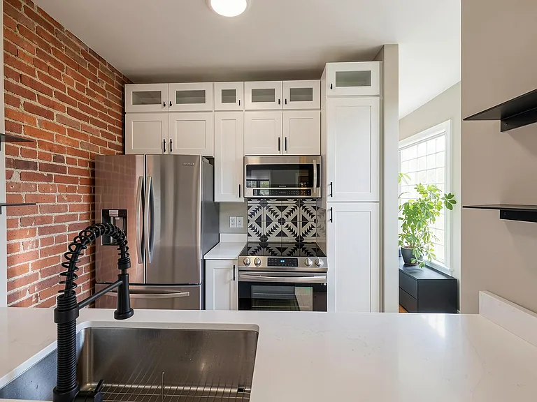 726 Fox St — Photo 8