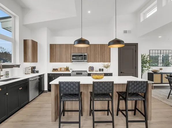 28 Vantagepoint Dr #2, Laconia, NH 03246