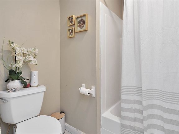 4th image of 274-276 Hampshire St