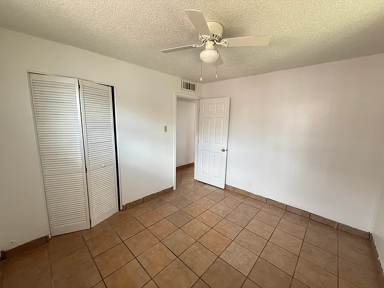 5012 Royal Dr — Photo 9