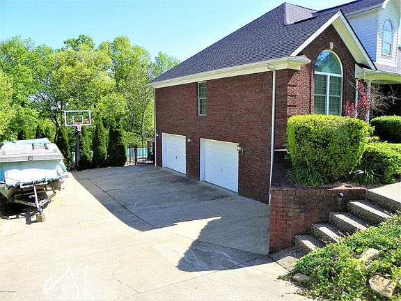 4th image of 703 Mill Brook Cir