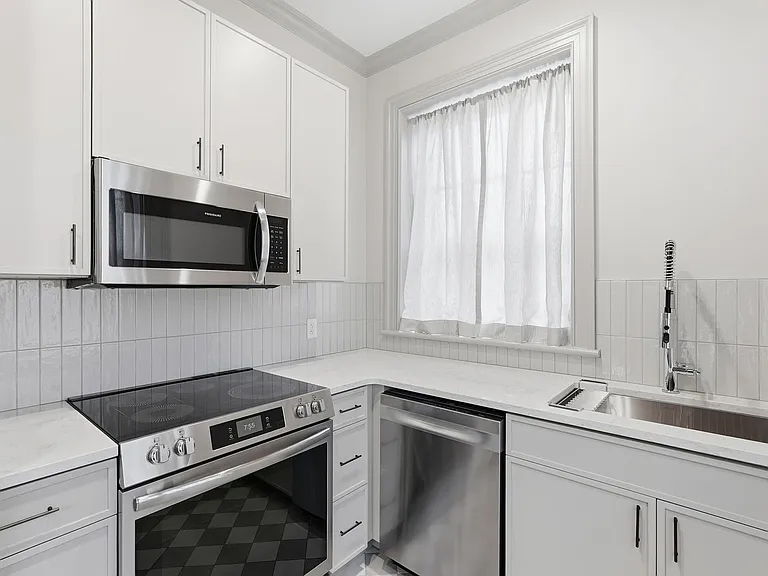 124 E McDonough St — Photo 83