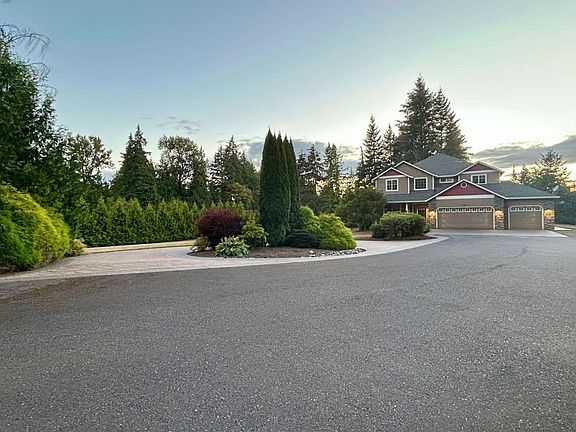 2nd image of 708 NE 235th St