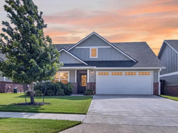 422 Travis Dr, McGregor, TX 76657