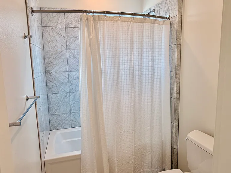2351 Franklin Ave E #202 — Photo 17