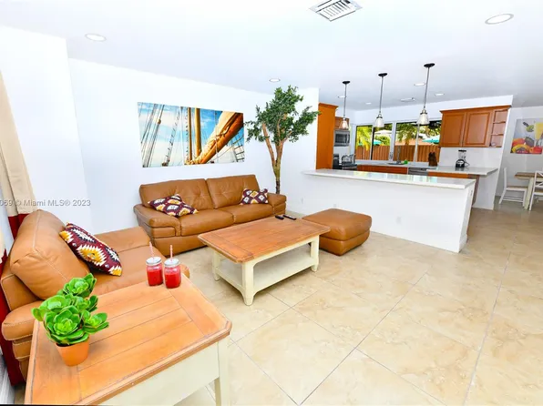 2001 NE 62nd St, Fort Lauderdale, FL 33308