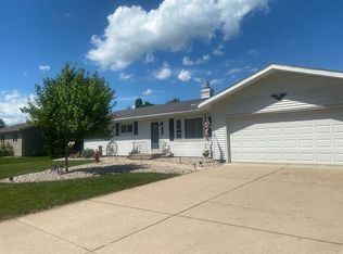 215 Fox Trl, Omro, WI 54963