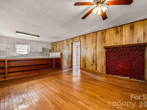 5th image of 500 Southern St
