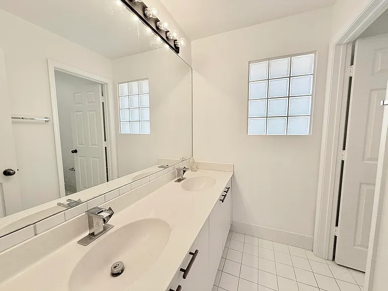 10875 Old Bridgeport Ln — Photo 12