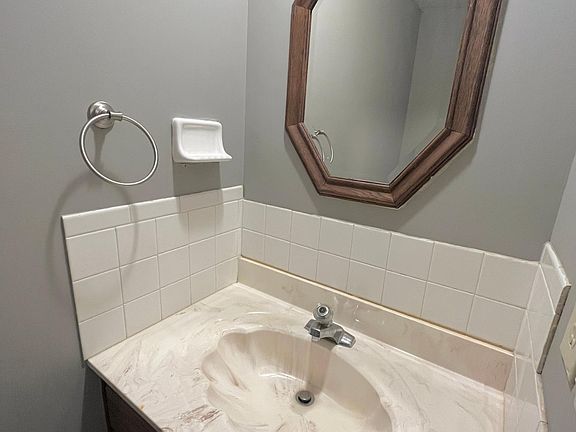 4th image of 317 NW Highland Ln #317