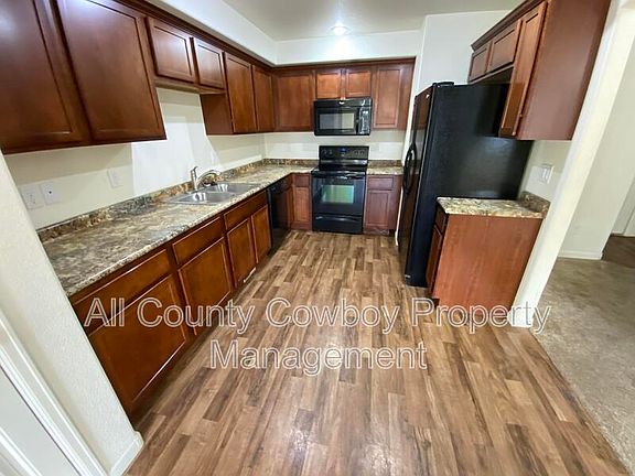 2nd image of 4122 Moraine St